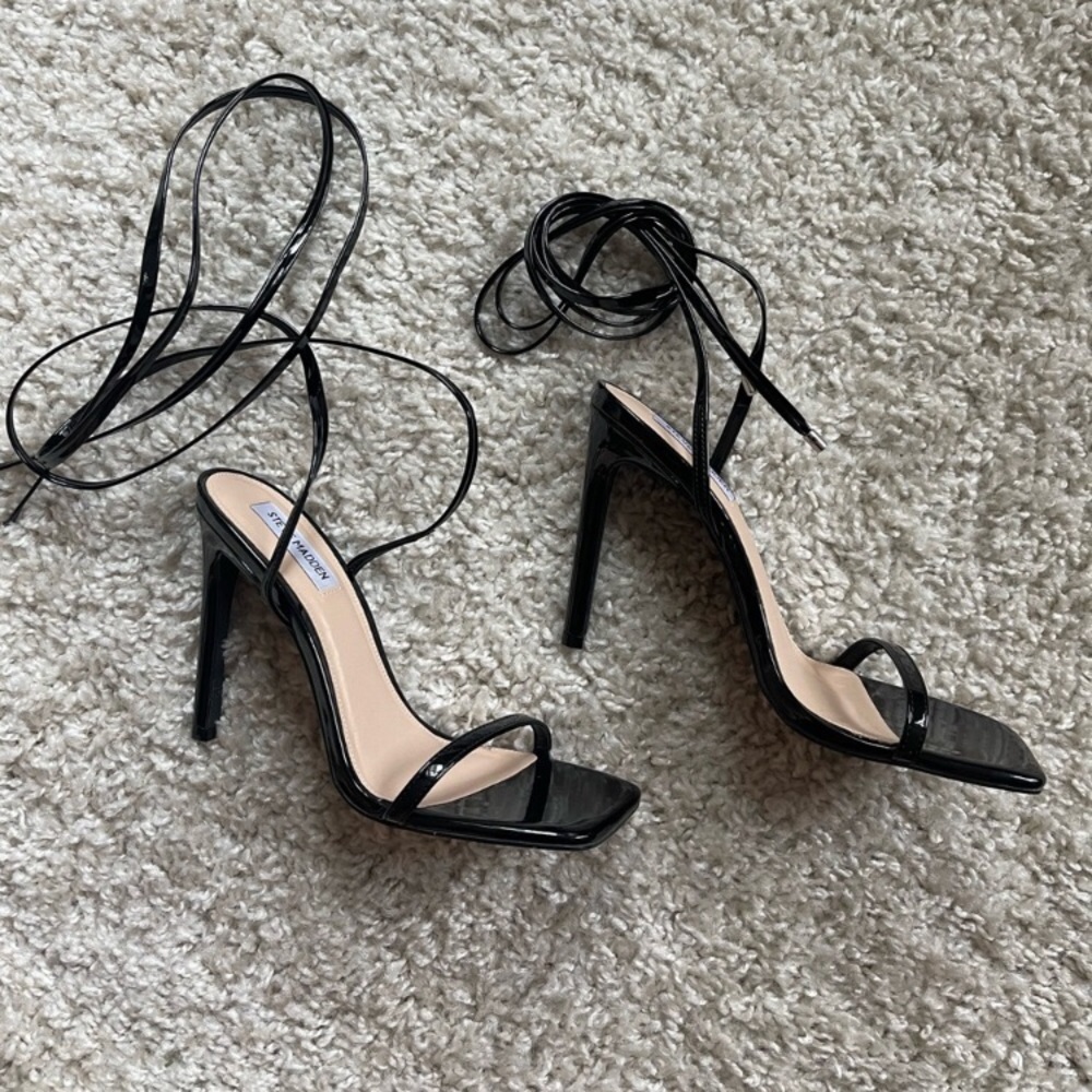 NWOT Steve Madden Tie Up Heels - Picture 3 of 3